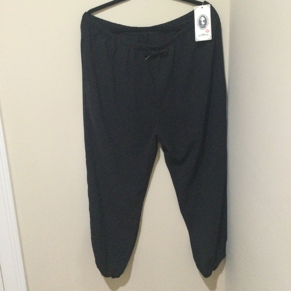 Black dress pants. Size 2XL. 20% cotton 75% polyester 5% spandex